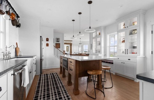 Van Dyne House | Highland Farmhouse – Countryside Retreat with Farm Charm