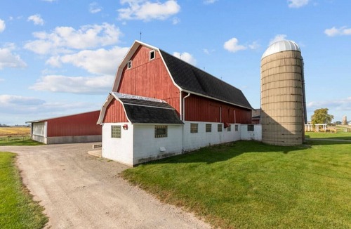 Van Dyne House | Highland Farmhouse – Countryside Retreat with Farm Charm