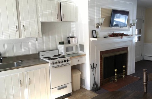 Bridgton Hotel | Highland Lake Resort