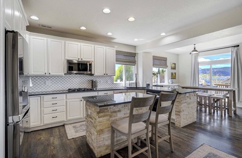 Northgate House | Highpoint Hills! Great Views w Games & Fitness