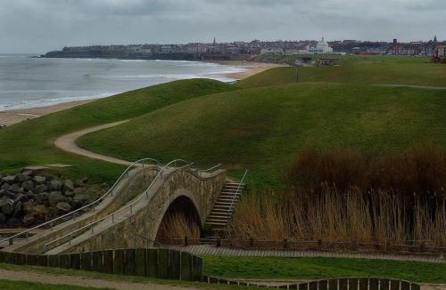 Whitley Bay Apartment | Hightide Seaside Apartment with Beach & Spanish City Views