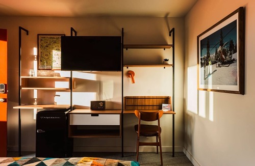 Hale Apartment | Highway Horizon Haven | La Vista Motel | 202