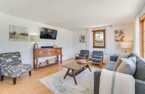 Cedar House | Hike, Ski & Ice Fish! Cozy Bungalow in Cedar