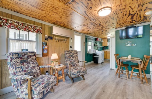 Carp Lake Cottage | Hike + Snow Play! Waterfront Paradise Lake Retreat