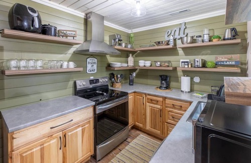 Minocqua House | Hill Hideaway Unit 2 - Pet-Friendly Lake Retreat