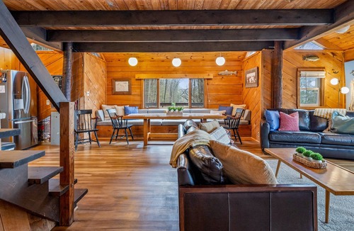 Town of Jerusalem Cottage | Hillside Cabin | On Keuka Lake | FLX