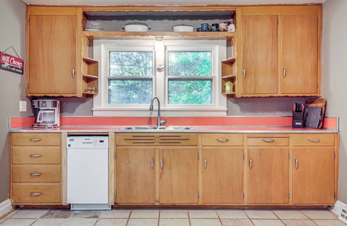 Wakefield Cottage | Hillside Home on 4 Wooded Acres by Sunday Lake