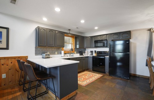 McArthur Cabin | Hilltop Hideaway | Hocking Hills, 16 Acres
