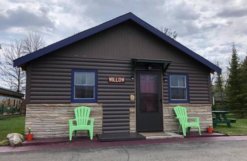 International Falls Cabin | Hilltop Lodge - Willow -Triple Cabin