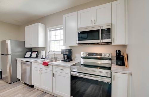 Bowling Green Cottage | Hilltopper Convenience: Modern Duplex Near WKU