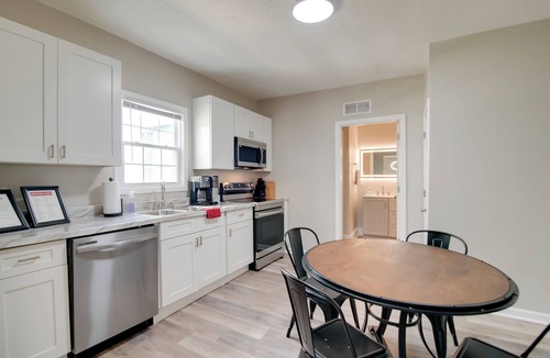 Bowling Green Cottage | Hilltopper Convenience: Modern Duplex Near WKU