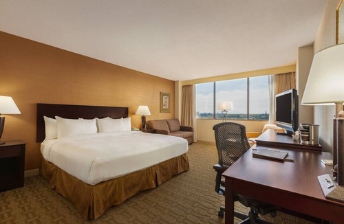 West Central Hotel | Hilton Fort Wayne at the Grand Wayne Center 3