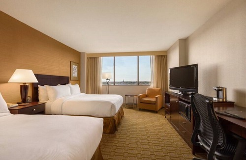 West Central Hotel | Hilton Fort Wayne at the Grand Wayne Center 3