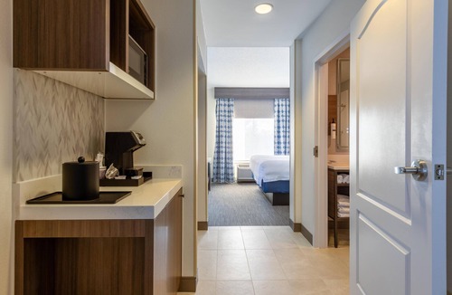 Auburn Hotel | Hilton Garden Inn Auburn Lewiston Riverwatch