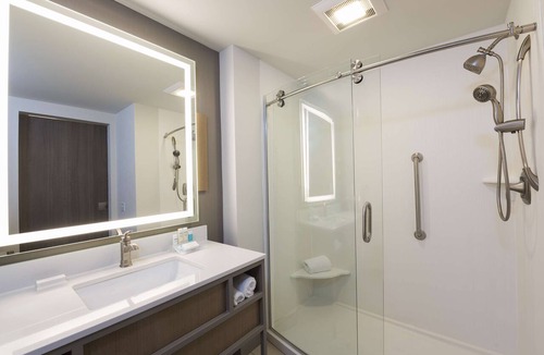 East Beltline Hotel | Hilton Garden Inn Grand Rapids East
