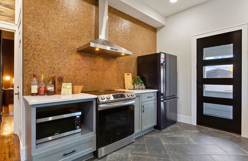Shelbyville House | Historic 1909 Gem on the Bourbon Trail w/4 King Beds