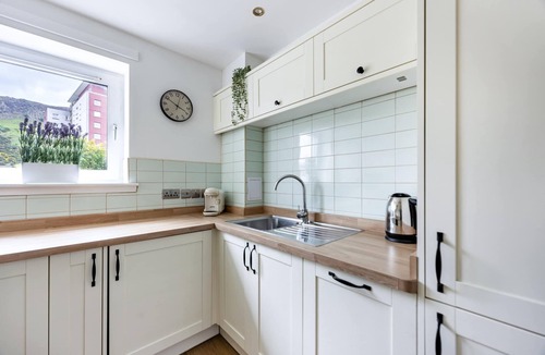 Old Town Apartment | Historic 2BR Flat on the Royal Mile - Old Town Gem