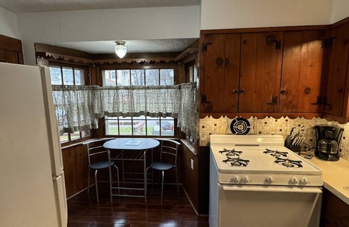 Cuyahoga Falls House | Historic 3 Bedroom House Close to Downtown Cuyahoga Falls