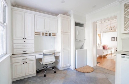 Licking Riverside Apartment | Historic Apt w/Jet Tub & EV Charger, Walk to Downtown