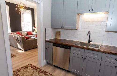 Manchester Apartment | Historic Brownstone Loft-Walk to Casino & Stadiums