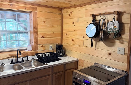 Lindside Cabin | Historic Cabin on the Creek!
