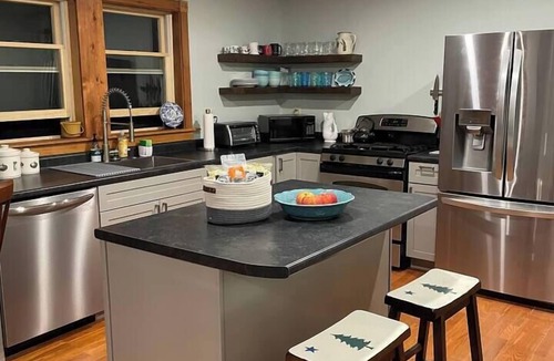 Newcastle Apartment | Historic charm, Modern amenities, Walk downtown