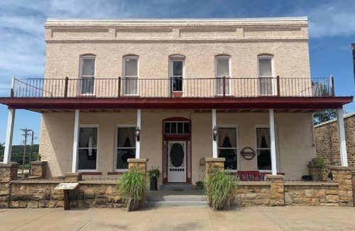 Osceola Hotel | Historic Commercial Hotel (Est.1868) Sally Rand Suite