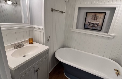 Zionsville Cottage | Historic Cottage in the Village of Zionsville