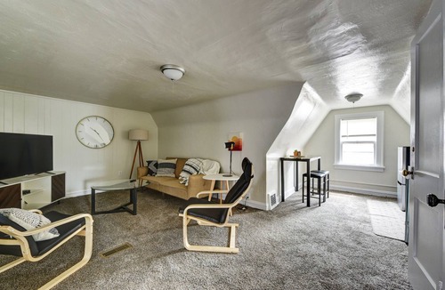 Shaker Heights Apartment | Historic District 1BR on 3rd Floor near Cleveland Clinic ~ Quiet & Safe