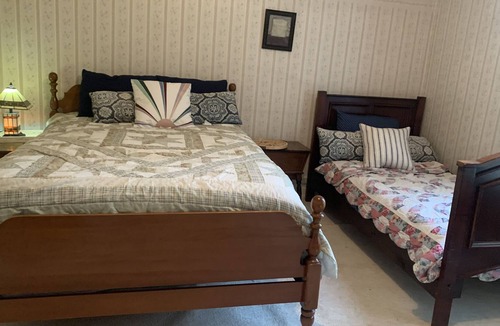 Tawas City House | Historic house with 2 bedrooms 2 blocks from the beach and downtown East Tawas