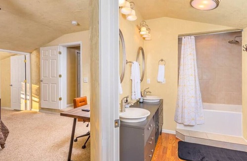 Waupaca House | Historic Lake St Vacation