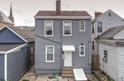 Ludlow Condo | Historic Ludlow is a quaint stay just off the Ohio River