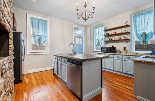 Manchester House | Historic Manchester Charming Victorian Townhouse Sleeps 11