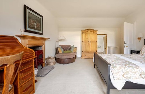 Kinross Bed & Breakfast | Historic Mansion 3 Rooms by Loch Leven. Peaceful, Elegant & 40 mins to Edinburgh