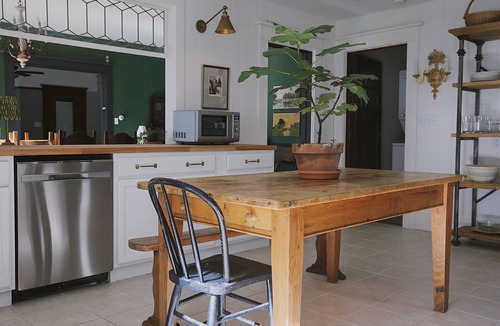 Charlevoix House | Historic MICHIGAN AVE downtown CVX, New HOT TUB!