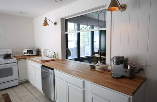 Charlevoix House | Historic MICHIGAN AVE downtown CVX, New HOT TUB!