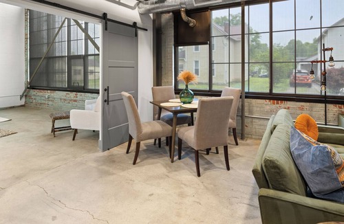 Newark Apartment | Historic Newark Station- 10% off Earthworks Cafe