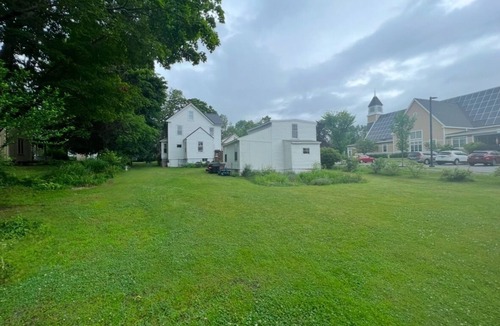 South Berwick House | Historic Newly Renovated 3-bedroom Townhome with WiFi, AC Downtown South Berwick