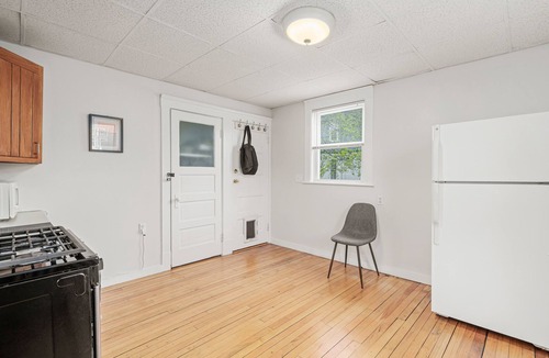 Salem Apartment | Historic Salem Retreat. Near Waterfront + Downtown