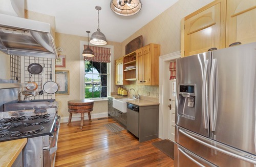 Springfield House | Historic Simmstown Manor Located on Bourbon Trail