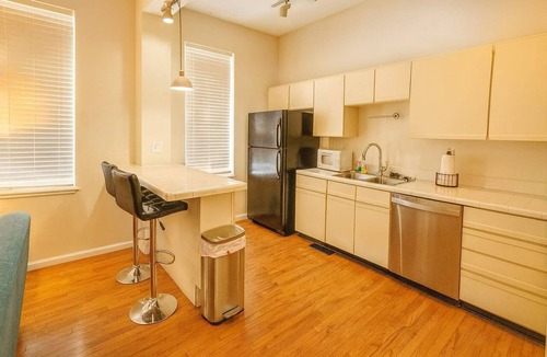 Soulard Apartment | Historic Soulard 2-BR Flat | Balcony, Workspace, Parking – Walk to Market