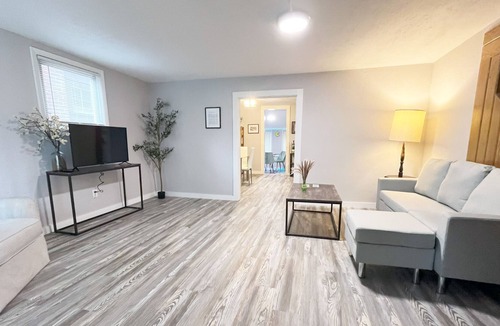 Cleveland Heights Apartment | Historical Updated Gem of Cleveland Heights - 2 Beds 2 Bath and a GAME ROOM