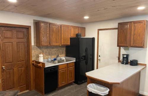 Logan House | Hocking Hills Cottage with beautiful pond