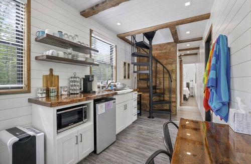 Logan Apartment | Hocking Hills: Hiltop Haven: The Double Stack