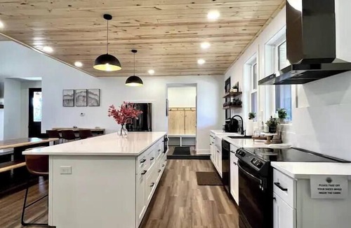 Logan House | Hocking Hills Luxury Cabin
