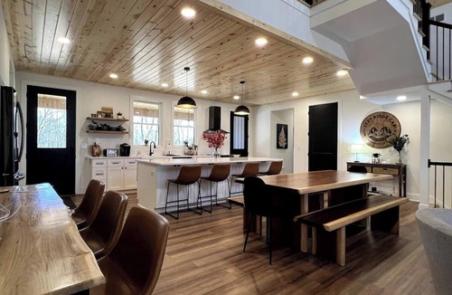 Logan House | Hocking Hills Luxury Cabin