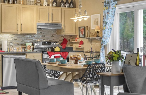 Holiday Hills House | Holiday Hills Retreat | Trails, Skiing & Horse Shows