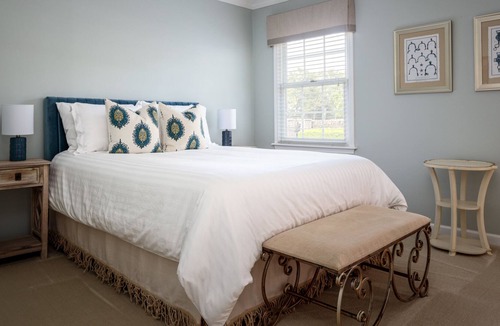 Midway House | HOLIDAY HOUSE - Kentucky Bluegrass Home on Champion Thoroughbred Farm
