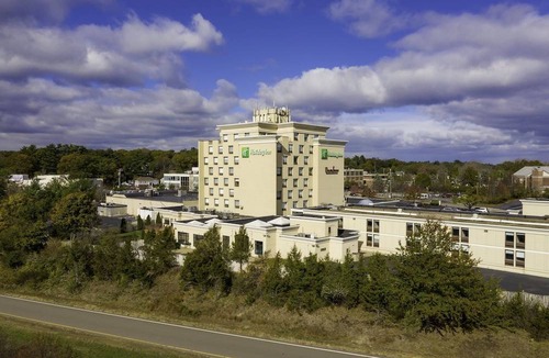 Dedham Hotel | Holiday Inn Boston - Dedham Hotel & Conference Center, an IHG Hotel