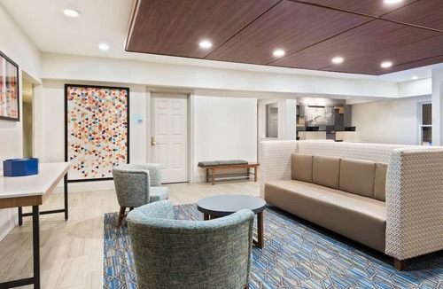Summit Station Hotel | Holiday Inn Express & Suites - Columbus Airport East, an IHG Hotel